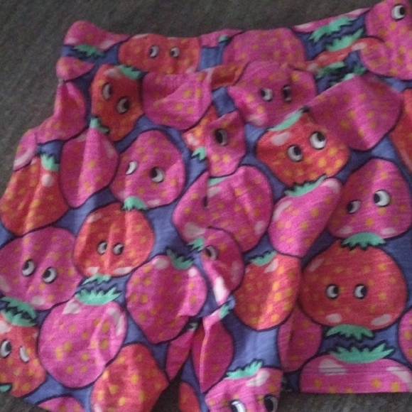 Strawberry Print Shorts - Picture 2 of 4